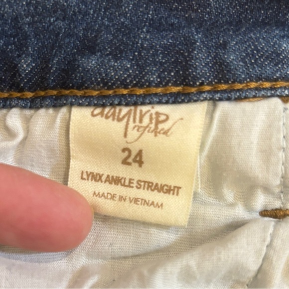 DayTrip 24 (0) Slouchy Lynx Ankle Straight Women’s Jeans Distressed Stretch - Picture 8 of 12